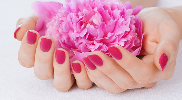 Super zľava až 53% na manikúru s aplikáciou gél laku v centre Bratislavy.