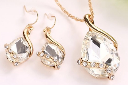 2-dielny set šperkov Tia (prívesok, retiazka, náušnice) - farba: biela