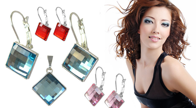 Exluzívny dvojdielny set SWAROVSKI CHESS (štvorce). Ponúkame vám kúsok luxusu a elegancie. Na výber až 8 farieb!