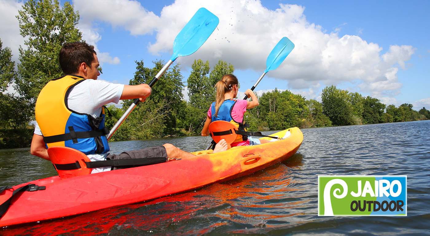 Splav Dunaja na štýlových kanoe 