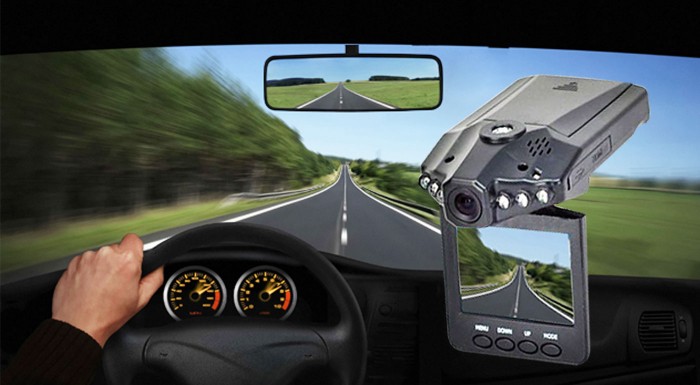 Praktická mini HD kamera do auta s nočným videním