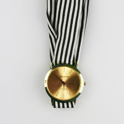 Dámske hodinky s látkovou šatkou - čierne