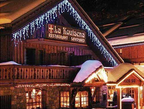 Vianočné ozdobné osvetlenie domu studené biele