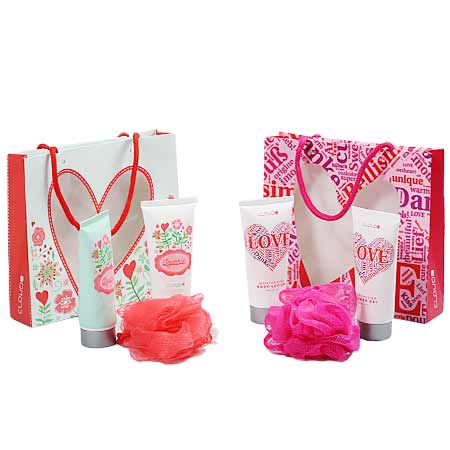 2 kusy darčekových sád (telové mlieko, hubka na umývanie tela, sprchovací gél)