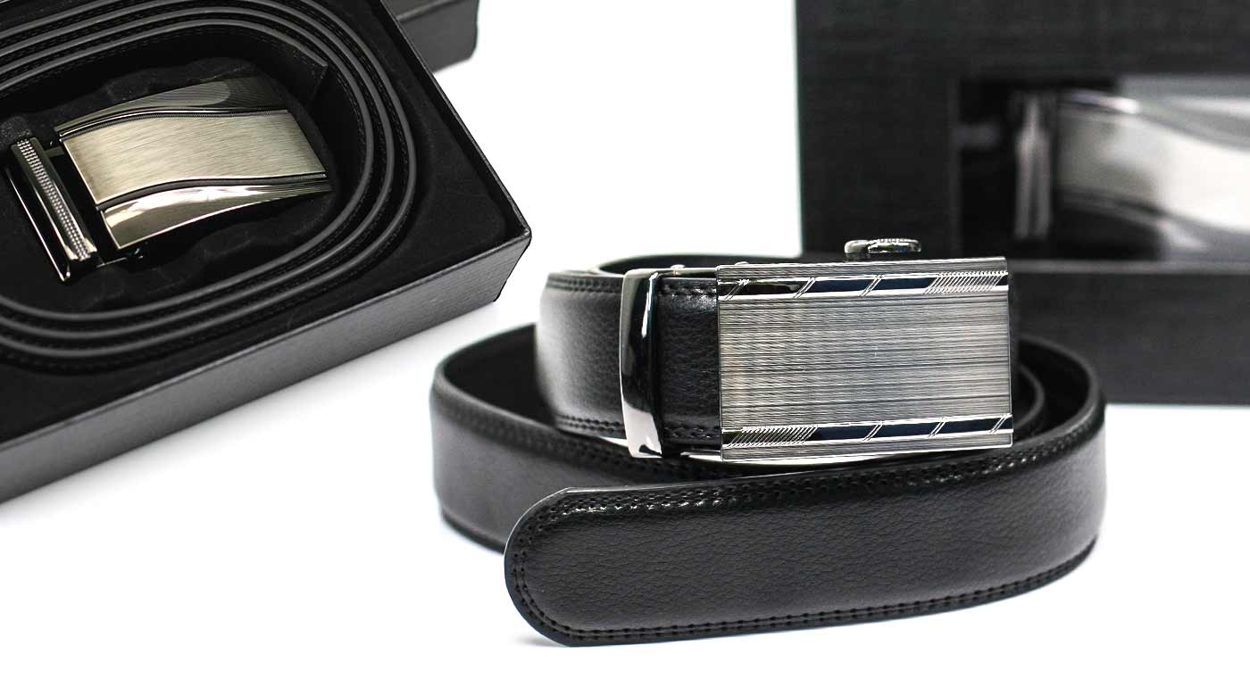 Elegantné pánske opasky s kovovou sponou