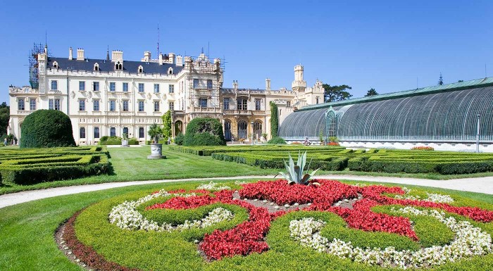 Zámok v Lednici a vinobranie vo Valticiach