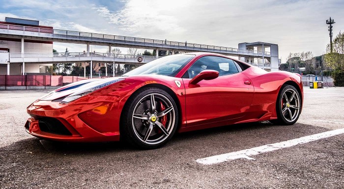 Adrenalínová jazda na superšportiaku Ferrari