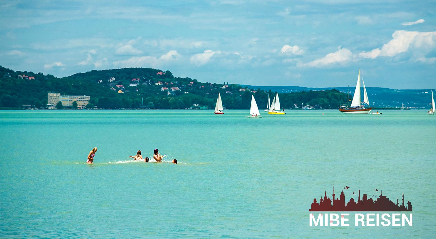 Maďarsko: Jeden deň pri Balatone a kaštieľ Helikon