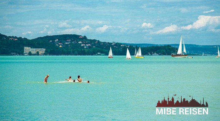 Maďarsko: Jeden deň pri Balatone a kaštieľ Helikon