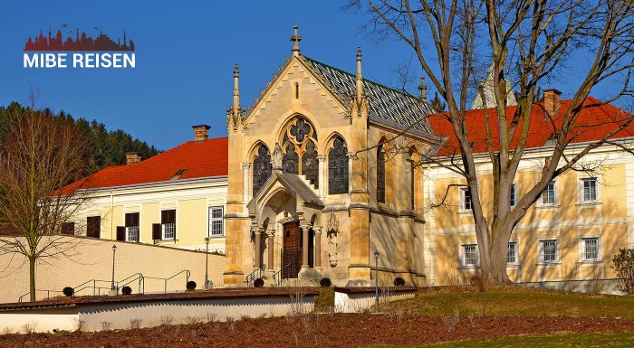 Záhada Mayerlingu s návštevou múzea skla a čokolád
