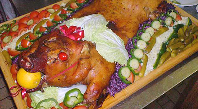 TAKE AWAY - vynikajúce pečené prasiatko až pre 25 osôb. Jedlo, ktorému neodoláte.