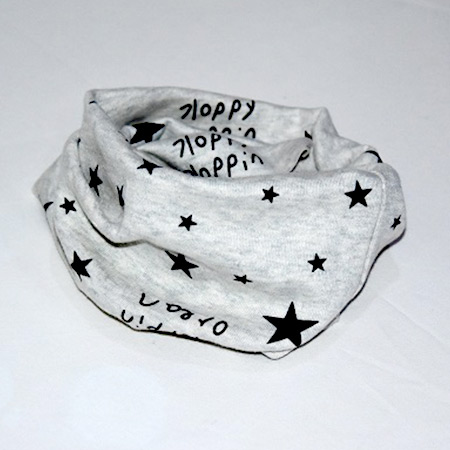 Detský bavlnený nákrčník Hviezdičky šedý