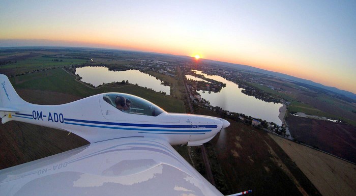 Let športovým lietadlom po vlastnej trase