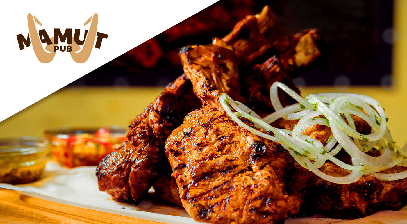 Megaporcia grilovaných rebierok v Mamut pube