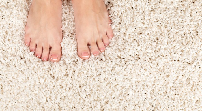 Prstový fixátor proti vybočujúcemu palcu