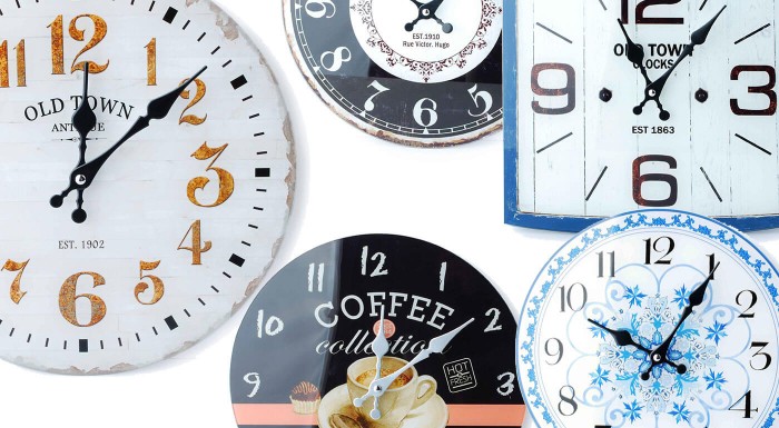 Nástenné hodiny v nadčasových vzoroch