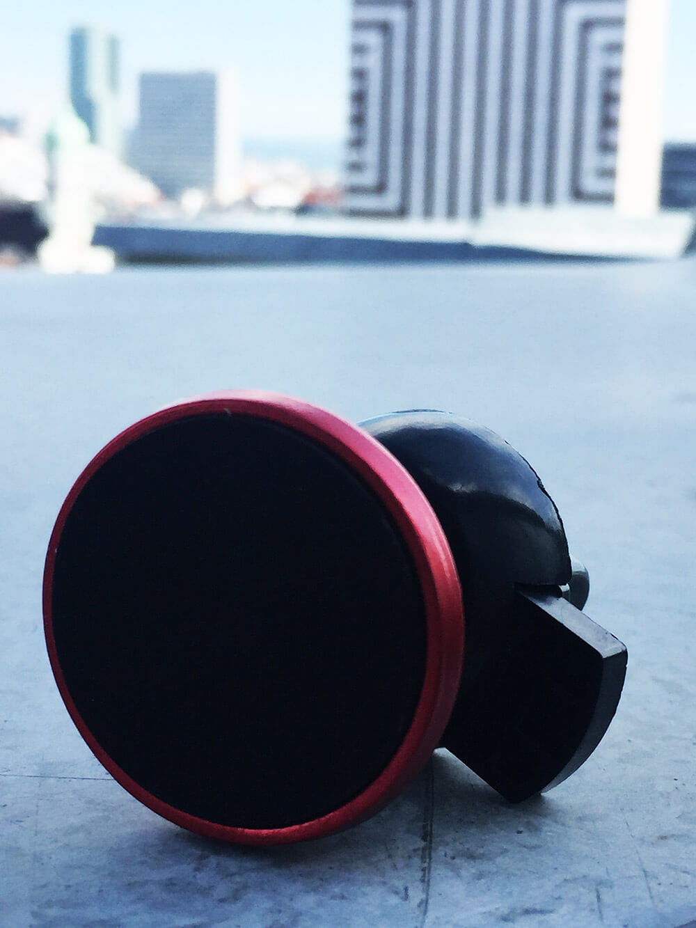 Magnetický držiak na mobil do auta červený