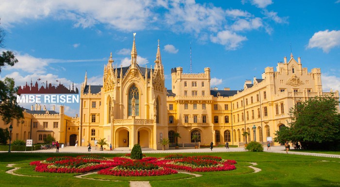 Zámky Južnej Moravy a Pálavské vinobranie