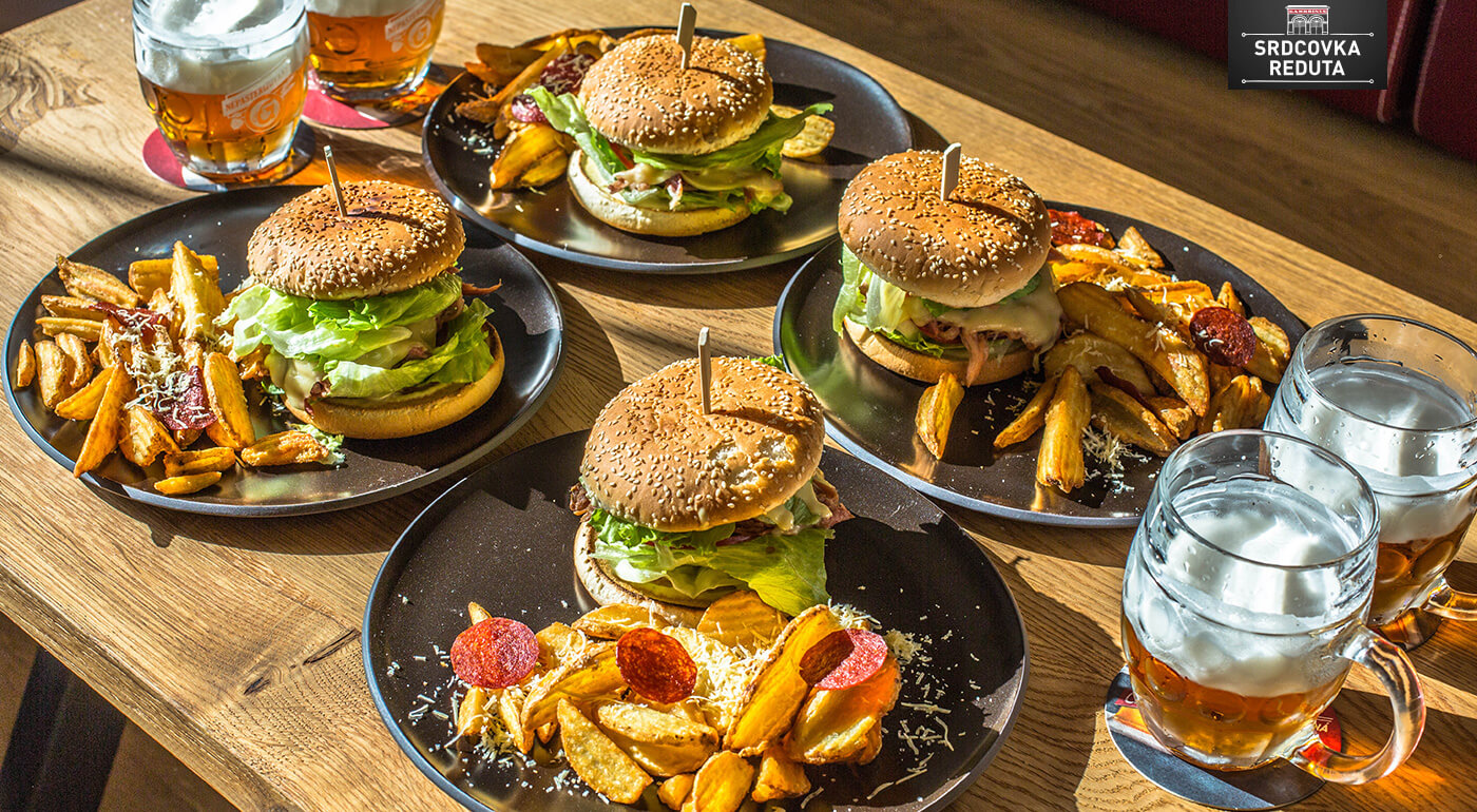 Pečené rebrá alebo burgre v Srdcovke