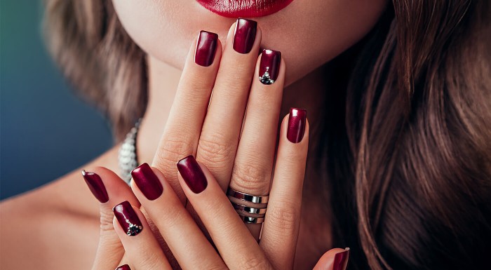 Manikúra s použitím Shellac de Luxe s gél lakom