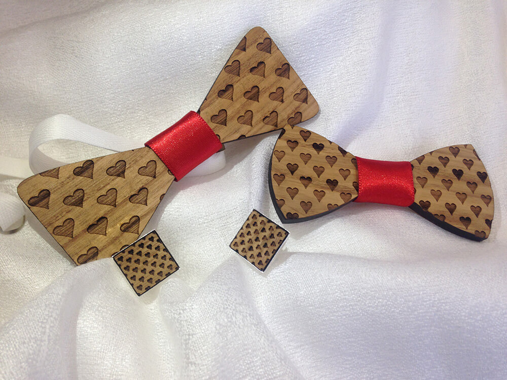 Exkluzívny set Srdiečkový - drevený motýlik, spona do vlasov a manžetové gombíky
