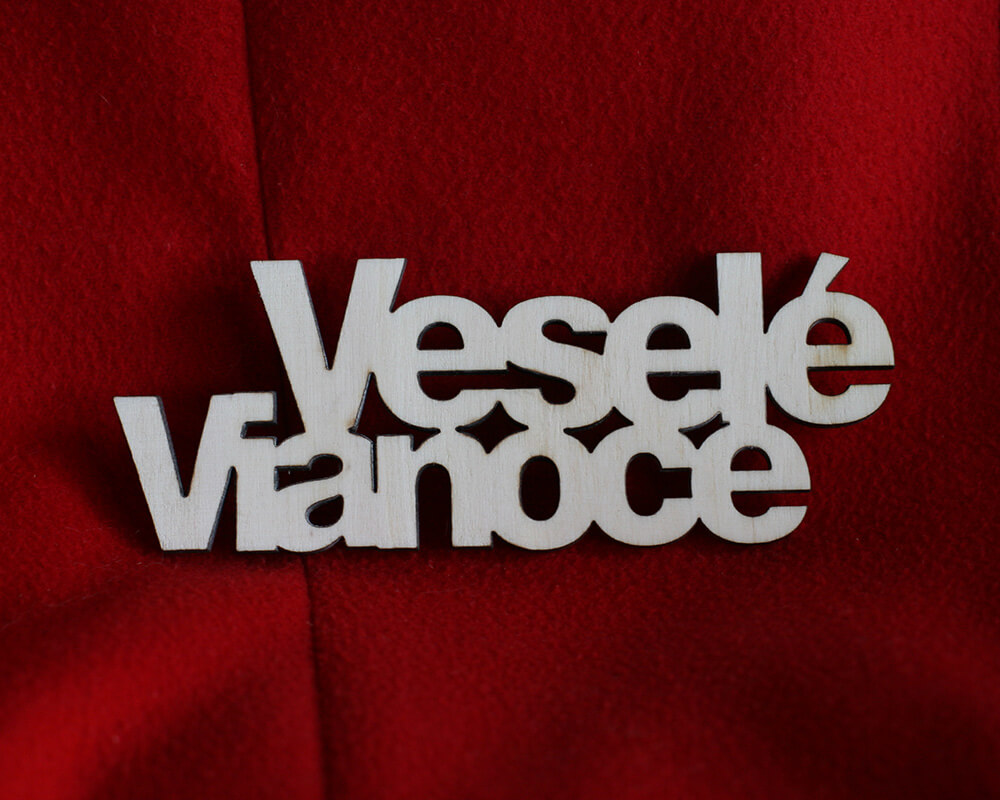 Drevená ozdoba Veselé Vianoce (1 ks, šírka 12 cm)