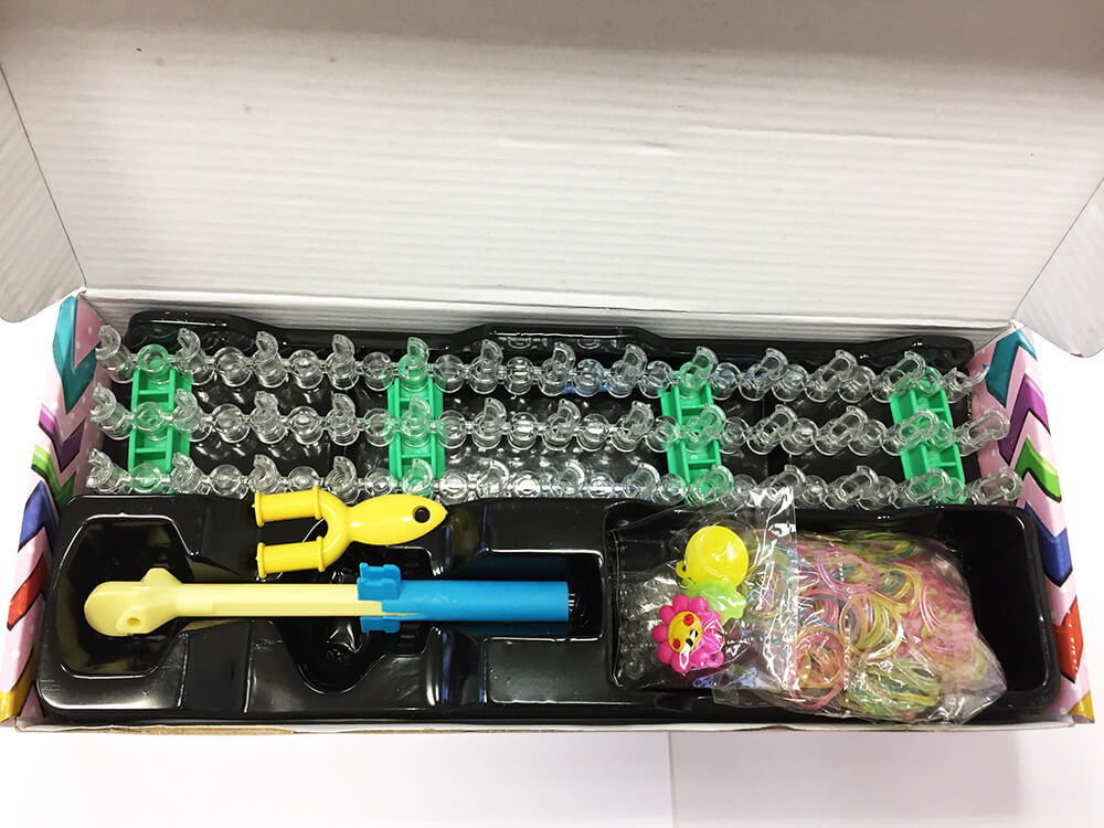 Sada Loom Bands 600 pre začiatočníkov (600 ks gumičiek, podložka na zapletanie, 25x ukončovacie S, háčik na pletenie)