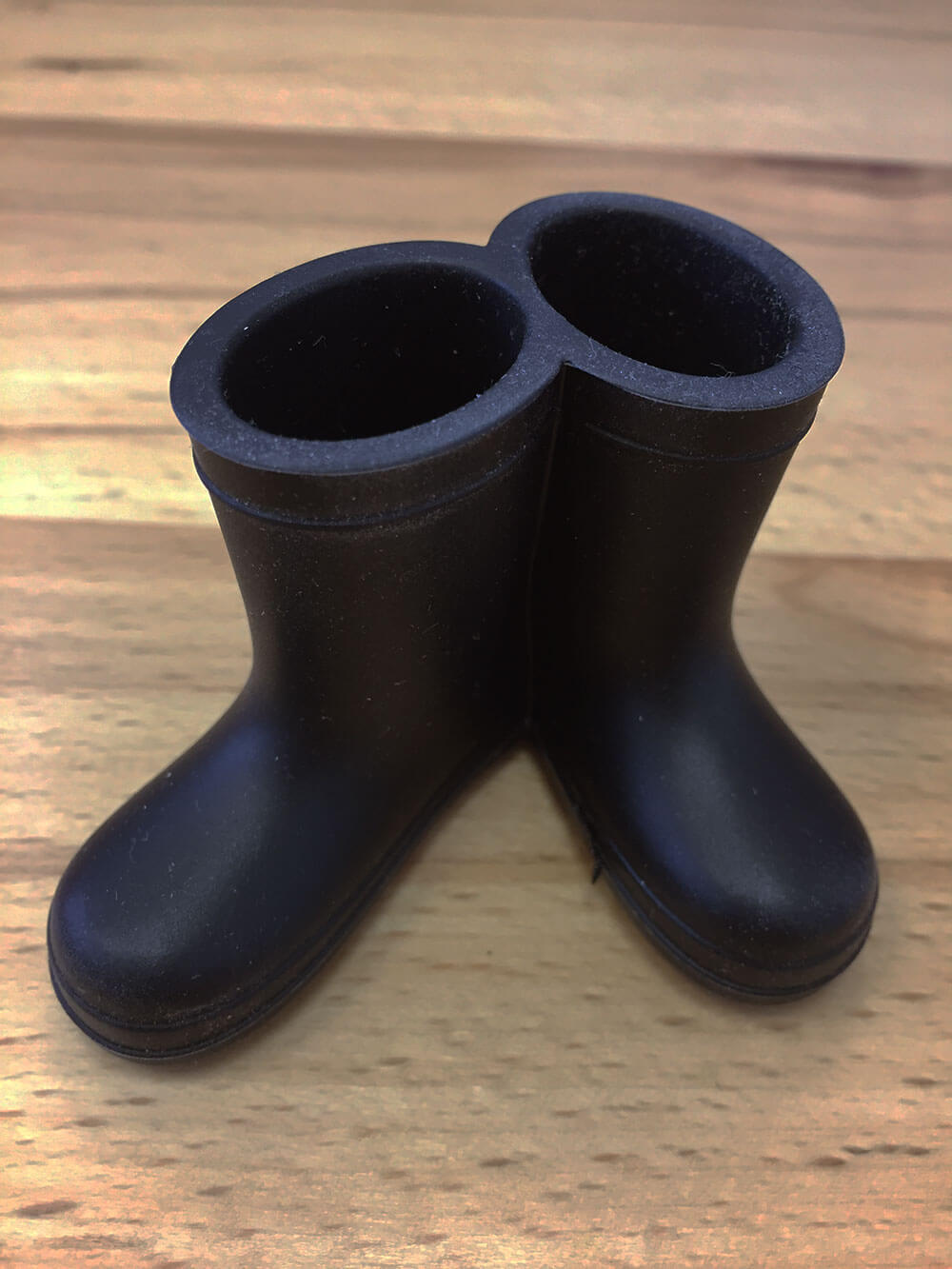 Hoobbe Stojan na zubné kefky - čižmičky (čierne)