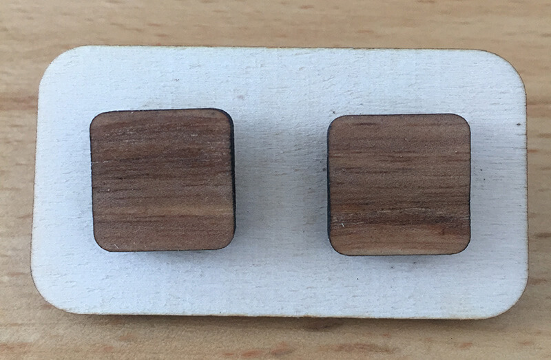 Drevené náušnice - vzor 11 (šírka 2,5 cm x výška 2,5 cm)