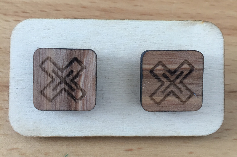 Drevené náušnice - vzor 5 (šírka 2,5 cm x výška 2,5 cm)