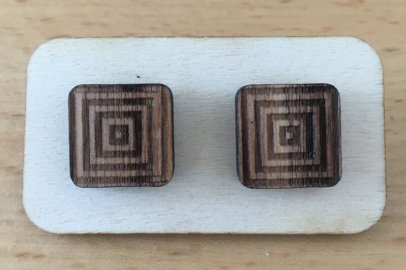 Drevené náušnice - vzor 7 (šírka 2,5 cm x výška 2,5 cm)