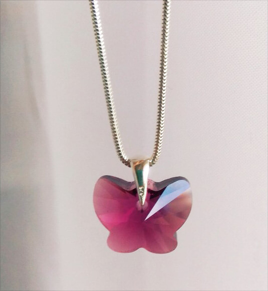 Prívesok Motýľ SWAROVSKI - fialový (veľkosť 18 mm)