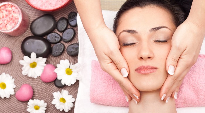 Masáž tváre na relax a uvoľnenie