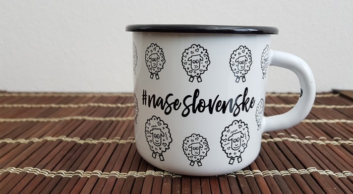 Smaltované hrnčeky v slovenskom dizajne