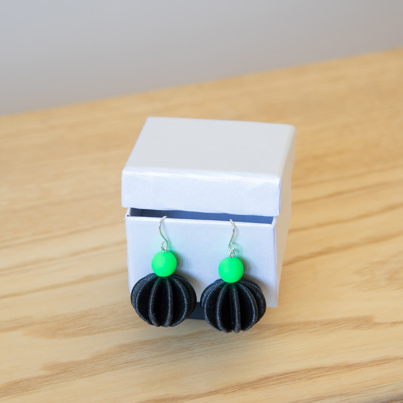 Visiace náušnice Moonica - Greenfield