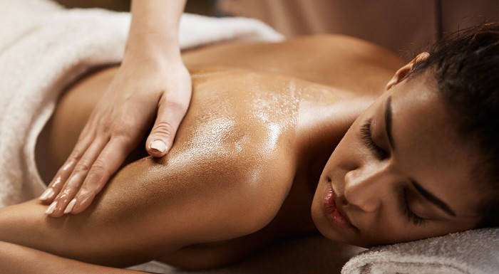 Olejová alebo emocionálna masáž pre ženy