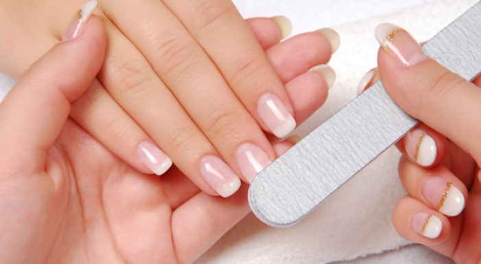 Výživná japonská manikúra pre prirodzene krásne nechty.