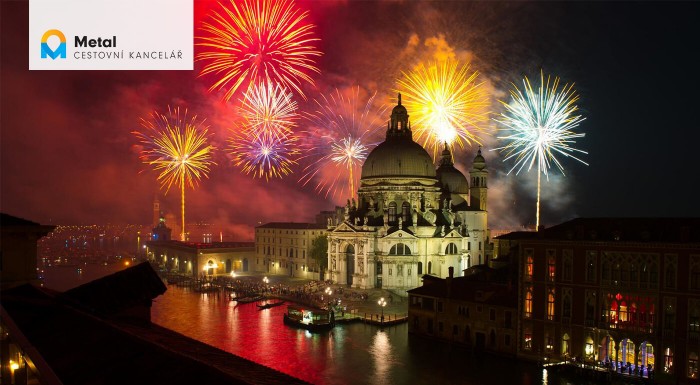 Silvester v Benátkach s fľašou sektu