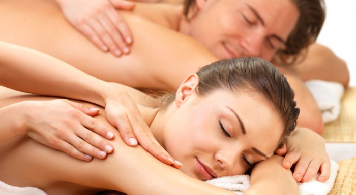 Doprajte si valentínsku klasickú masáž trošku nezvyčajne - vo dvojici.