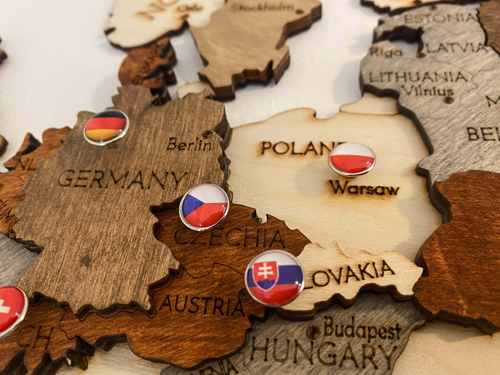 Doplnky k mape - pripináčiky s vlajkami krajín