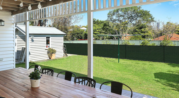 Tieniace siete na oplotenie alebo balkón