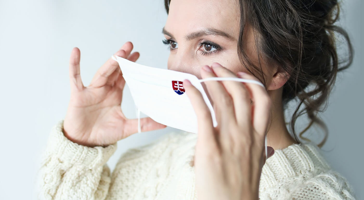 Obdĺžnikové rúška s vyšitým slovenským znakom