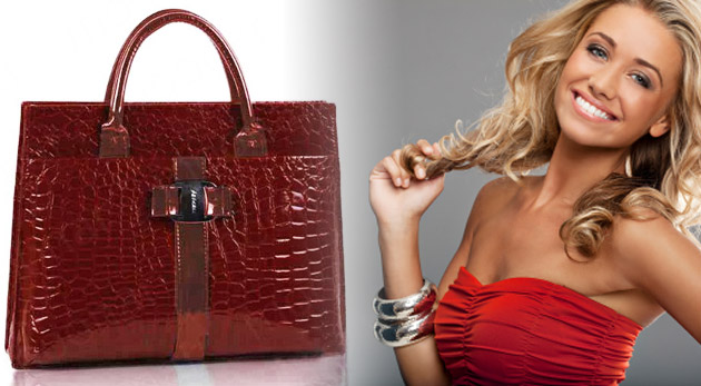 Trendová a elegantná dámska kabelka v dvoch farebných prevedeniach.