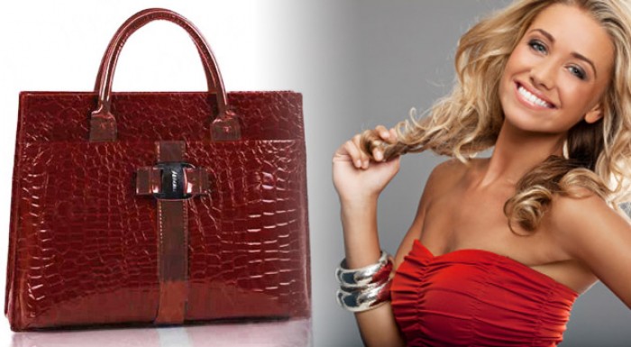 Trendová a elegantná dámska kabelka v dvoch farebných prevedeniach.