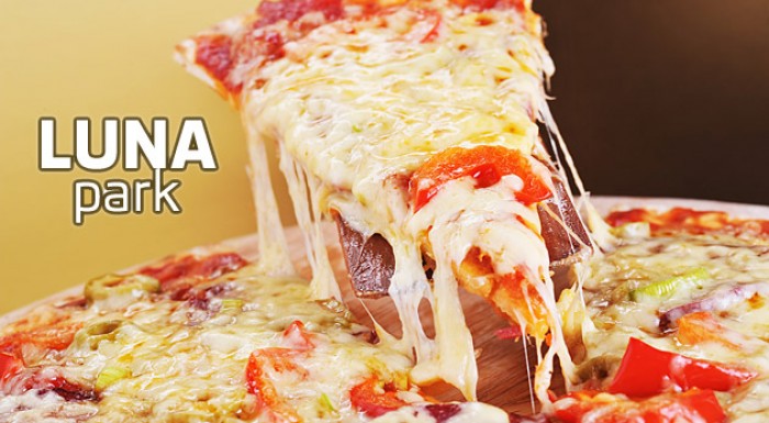 Chrumkavá pizza (500 g) podľa vášho želania v pivárni Lunapark v Petržalke.