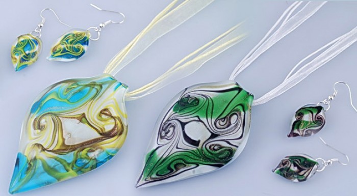 Originálne "hand made" šperky z MURANO skla. Darčekový set: náušnice a prívesok.