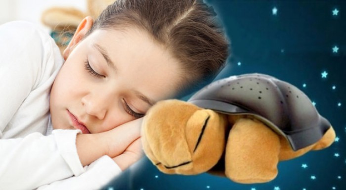 Svietiaca korytnačka s hviezdnou oblohou. Premeňte detskú izbu na fantastické nočné "divadlo". Limit 350 kupónov.