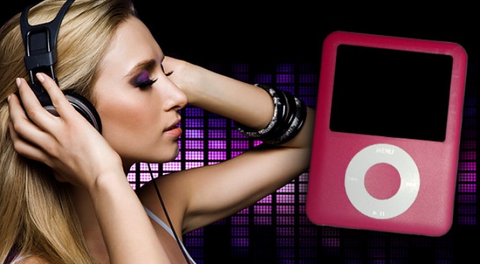 Skvelý spoločník na cestách či pri športovaní - trendy MP4 prehrávač v 5 farbách.