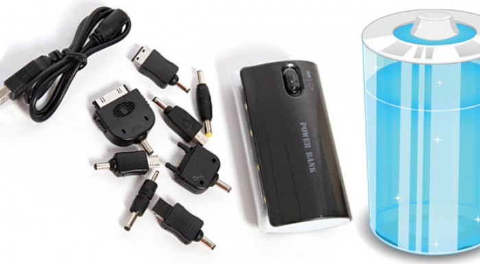 Externý napájací akumulátor POWER BANK 5600 mAh vo farbe bielej alebo čiernej.