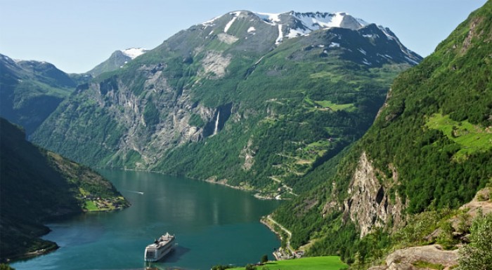 Neopakovateľná plavba výletnou loďou po Nórskych Fjordoch (22.6. - 29.6.2013).